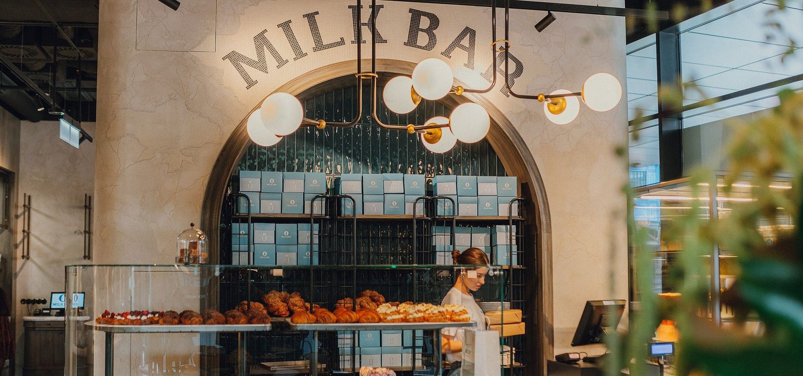 Milk Bar Warszawa – ukraińskie korzenie, które przyciągają tłumy. Fenomen świątecznych dekoracji, który podbił stolicę