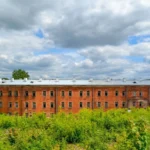 Najdłuższy budynek w Europie znajduje się w Polsce. Zaledwie godzinę od Warszawy ukryta jest wyjątkowa historyczna twierdza