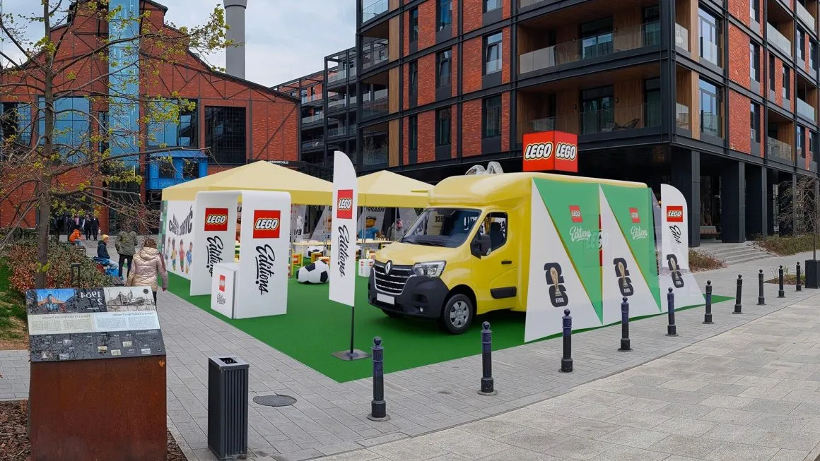 Do Warszawy po raz pierwszy przyjedzie LEGO Football Truck — darmowa interaktywna przestrzeń kreatywna poświęcona piłce nożnej