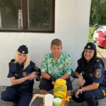 Polka zgłosiła 12-letniego chłopca za sprzedaż lemoniady. Zamiast mandatu dostał wsparcie – straż miejska wykupiła cały towar